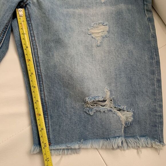 ELAN blue denim high rise slightly distressed shorts. Size L - Picture 9 of 10